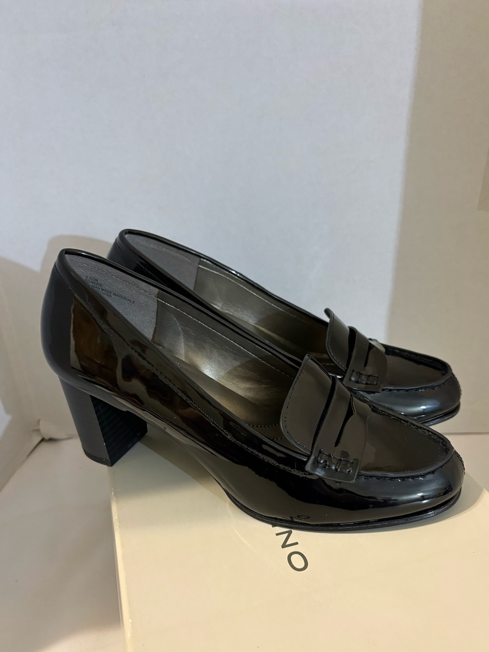 Bandolino black patent leather block heel loafer pumps women’s 6.5 penny keeper - Picture 2 of 10